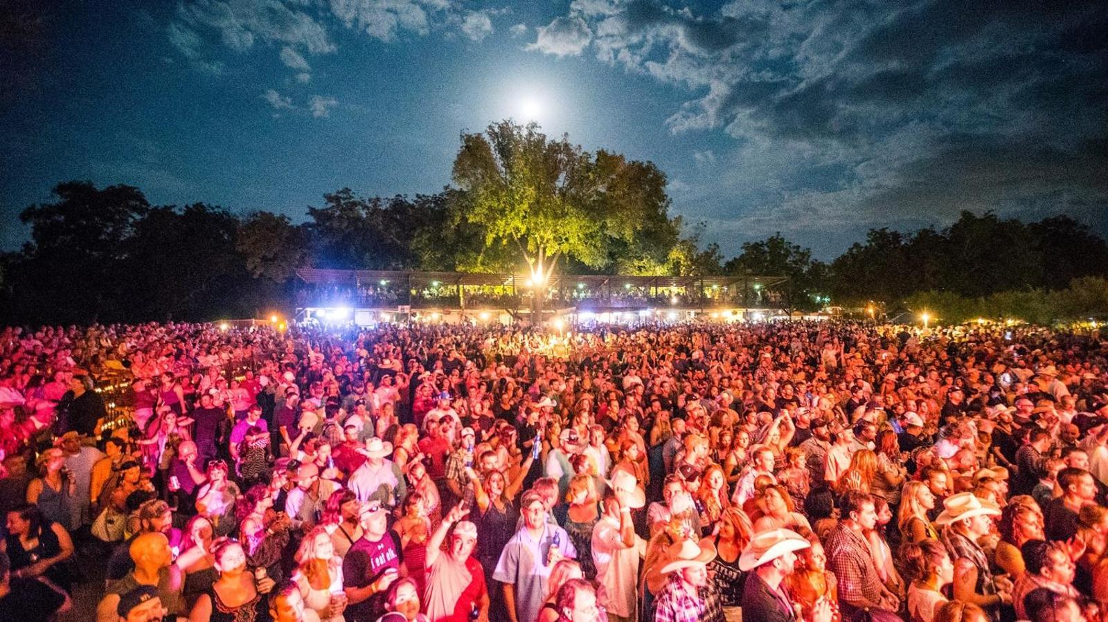 Lakeshore Escape Home