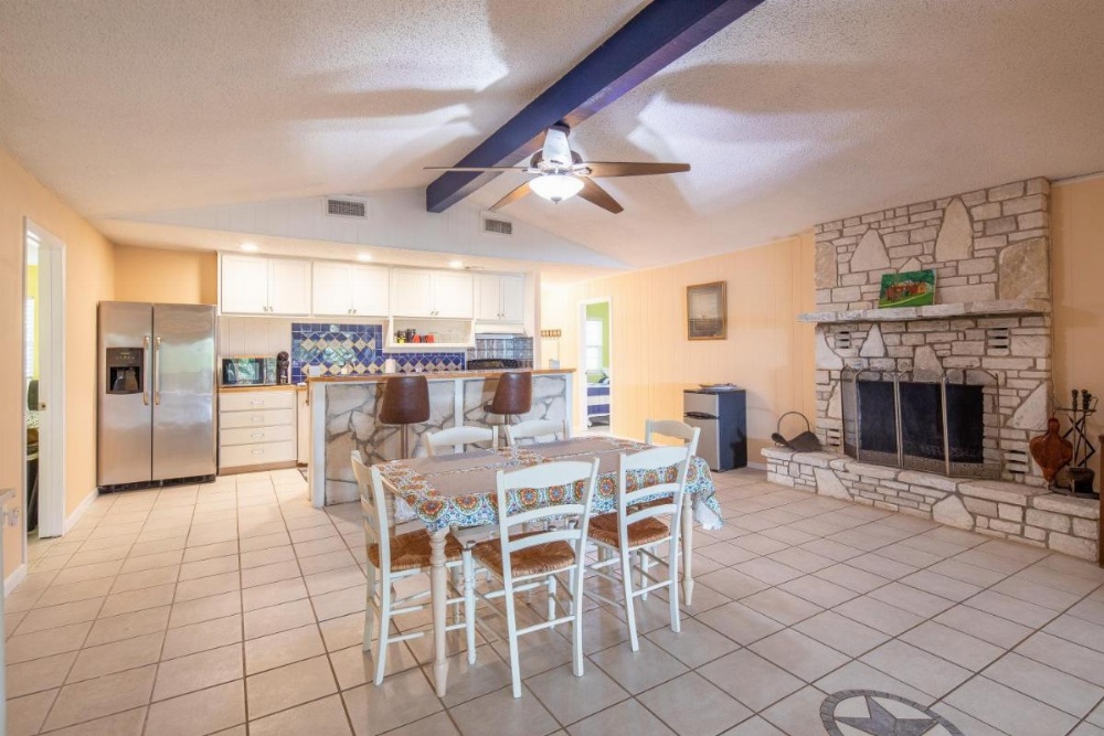 Lakeshore Escape Home Image 17