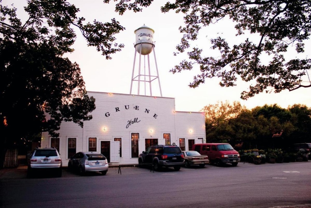 Lakeshore Escape Home Main image