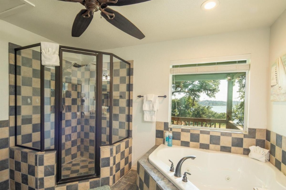 Lakeshore Escape Home Image 23